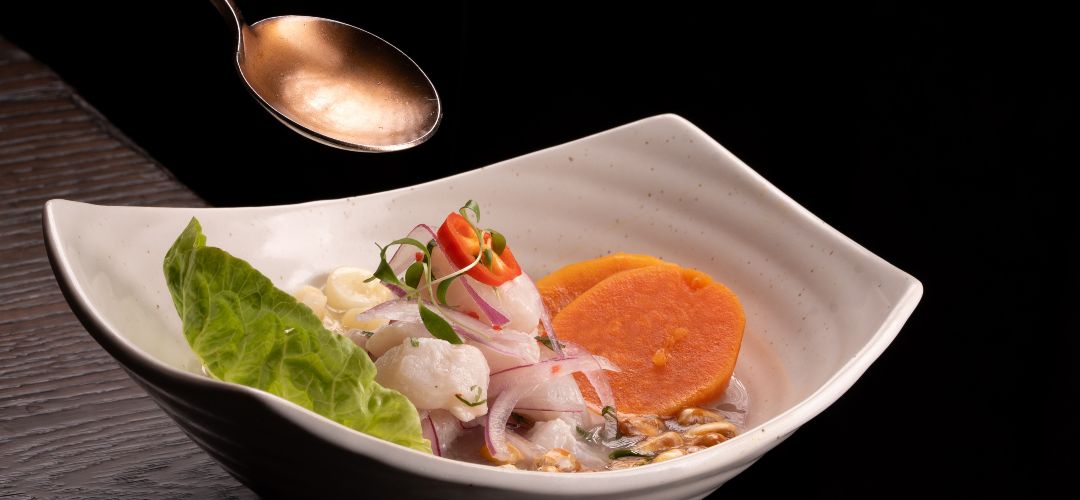 Acholao, el pisco como hilo conductor de la cocina peruana en Madrid.