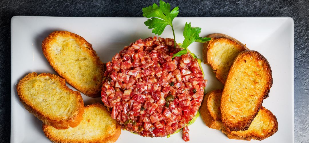 Bar Albariño, cocina marinera y tapeo con acento viajero en Barajas.