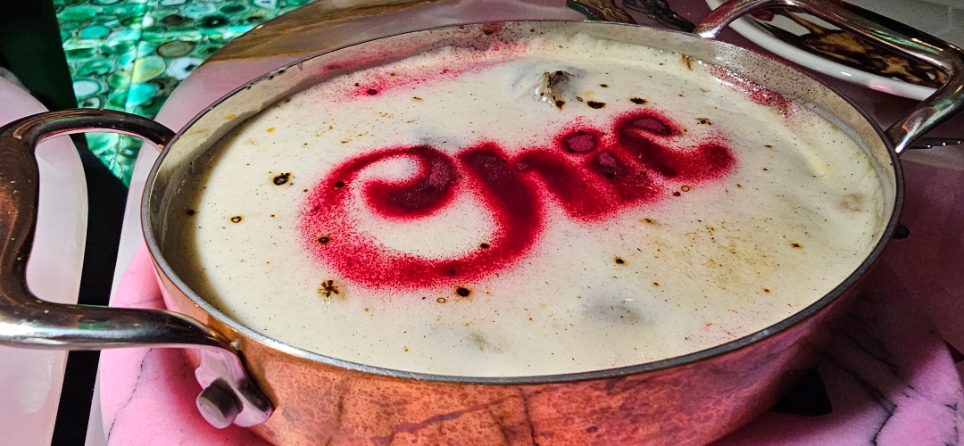 Chic by Rosi La Loca, un edén donde la fantasía, la tentación y la locura conviven en perfecta armonía.