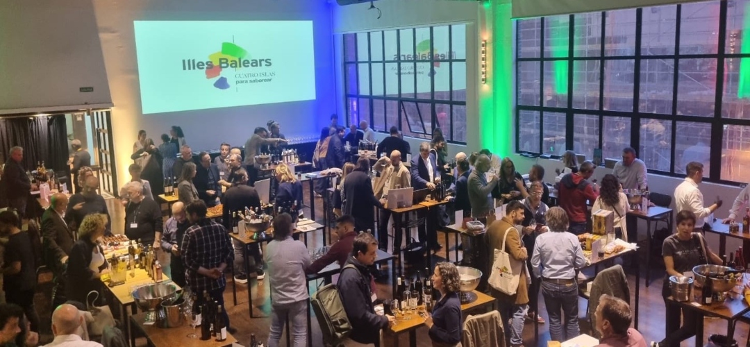 El Govern balear refuerza en Madrid su compromiso con el turismo sostenible a través de la gastronomía local.