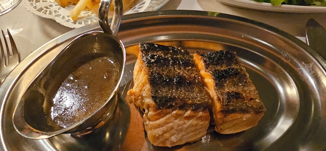 La Fonda Lironda se transforma en La Fonda Bistró: un regreso a la esencia del bistec y la sobremesa sin prisas.