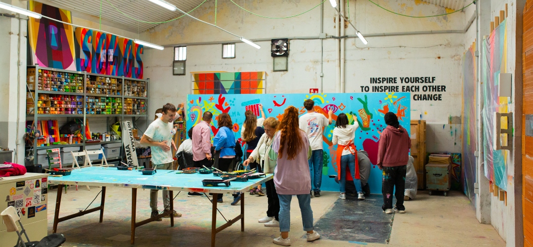 La X Bienal de Arte Contemporáneo de Fundación ONCE invita a mirar más allá.