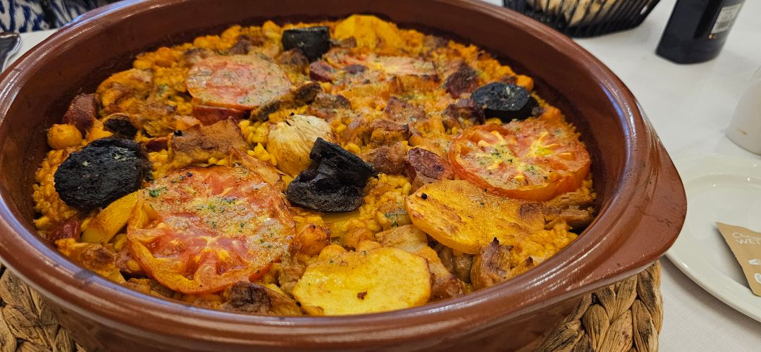 L’Albufera despide a Enrique Paños con un homenaje a cuatro décadas de cocina valenciana.