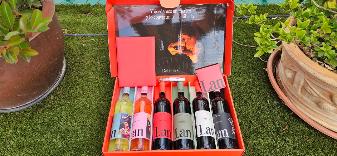 Esta Navidad, LAN propone su #LANLOVERSPACK con seis vinos descomplicados, sorprendentes e inspiradores. 