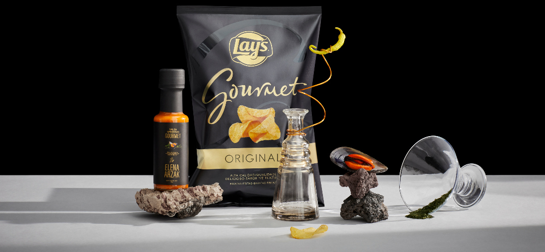 Lay's Gourmet® y Elena Arzak proponen una creación sublime para celebrar el Día Mundial del Aperitivo.