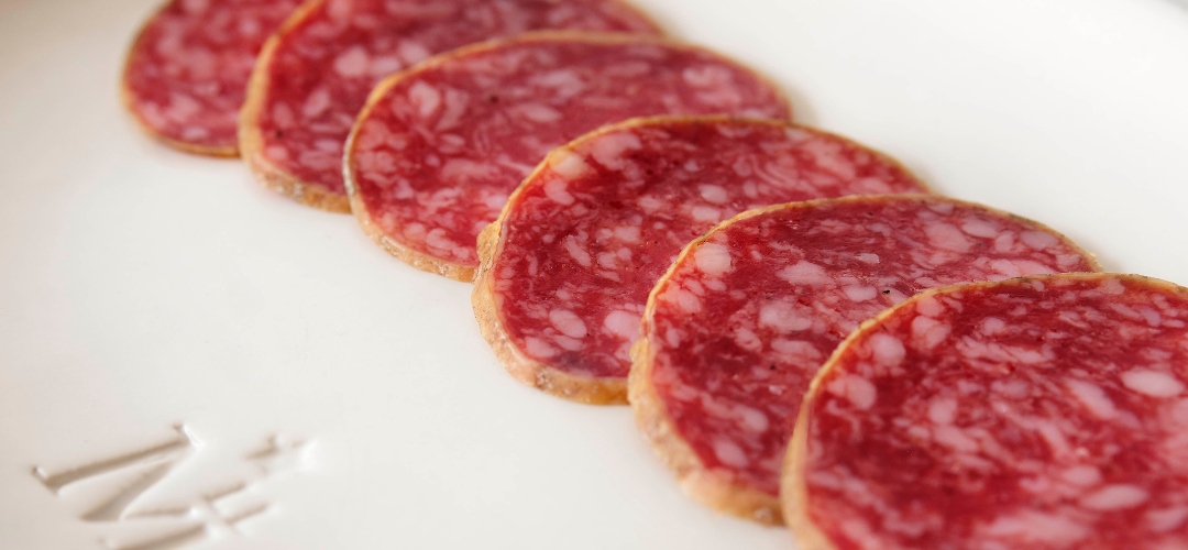Salchichón Ibérico trufado, tradición y sofisticación.
