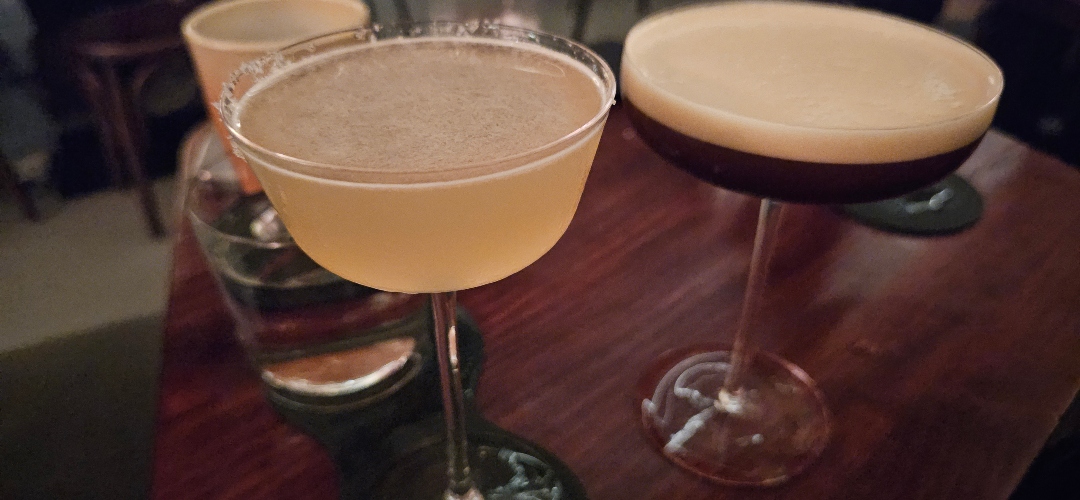 Planta Baja: bajar las escaleras y subir el nivel del tardeo madrileño.