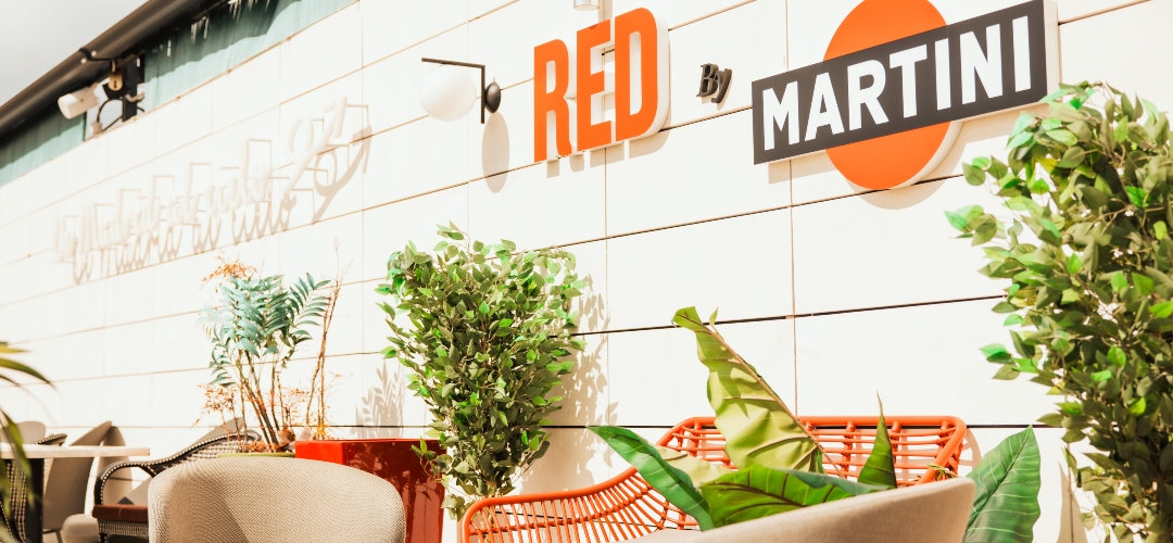 Radisson RED Madrid presenta RED by Martini: el rooftop más exclusivo de la capital.