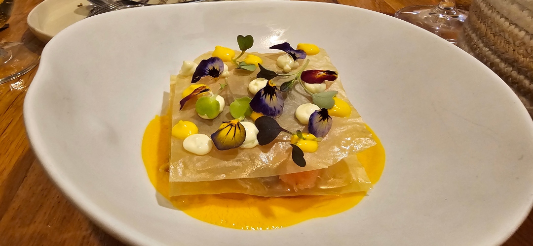 Diez años de sabor: Taberna & Media celebra una década en la mesa madrileña.